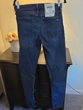 Rag & Bone Cate Mid-Rise Skinny jeans. Size 28